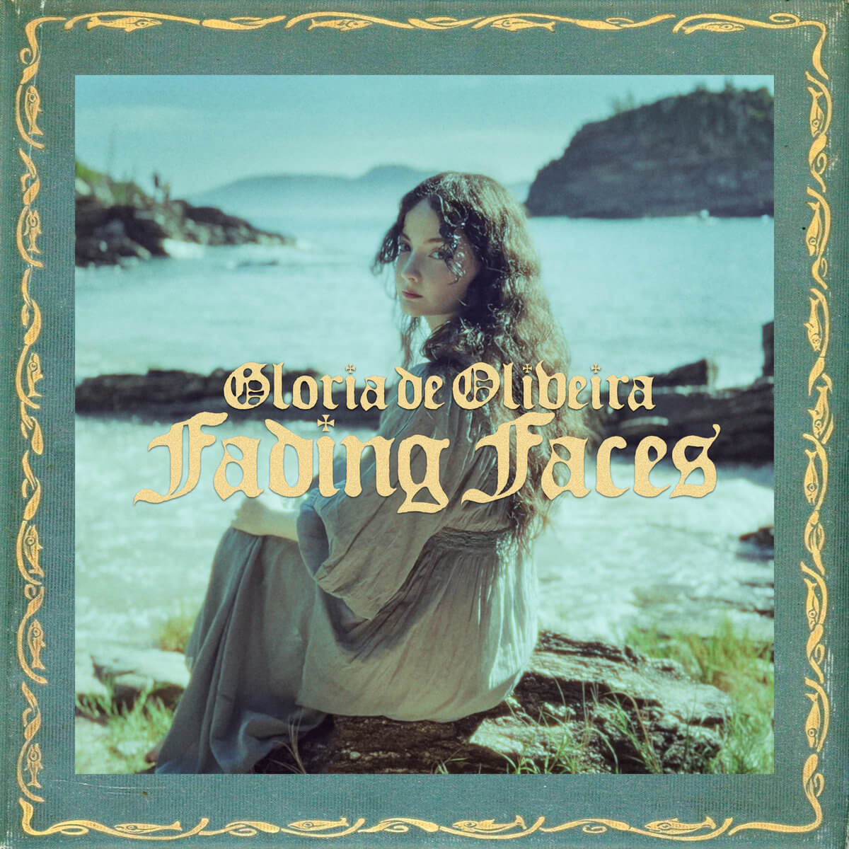 FADING FACES - GLORIA DE OLIVEIRA